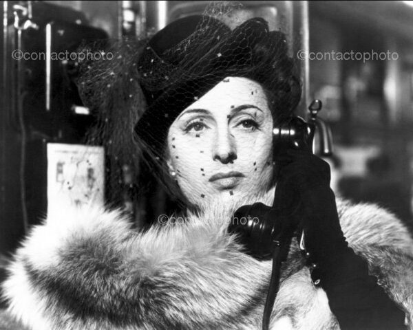 Film "Il bandito" 1946 di Alberto Lattuada
Nella foto: l'attrice Anna Magnani in una scena del film
@ArchiviFarabola [892513]
================================
Film "The Bandit" 1946 by Alberto Lattuada 
In pictures: the actress Anna Magnani in a scene from the movie